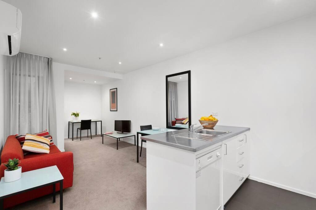 108 Astral Apartments Melbourne Buitenkant foto