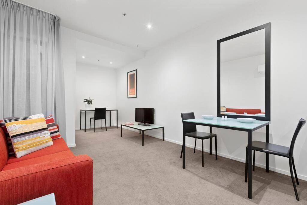 108 Astral Apartments Melbourne Buitenkant foto